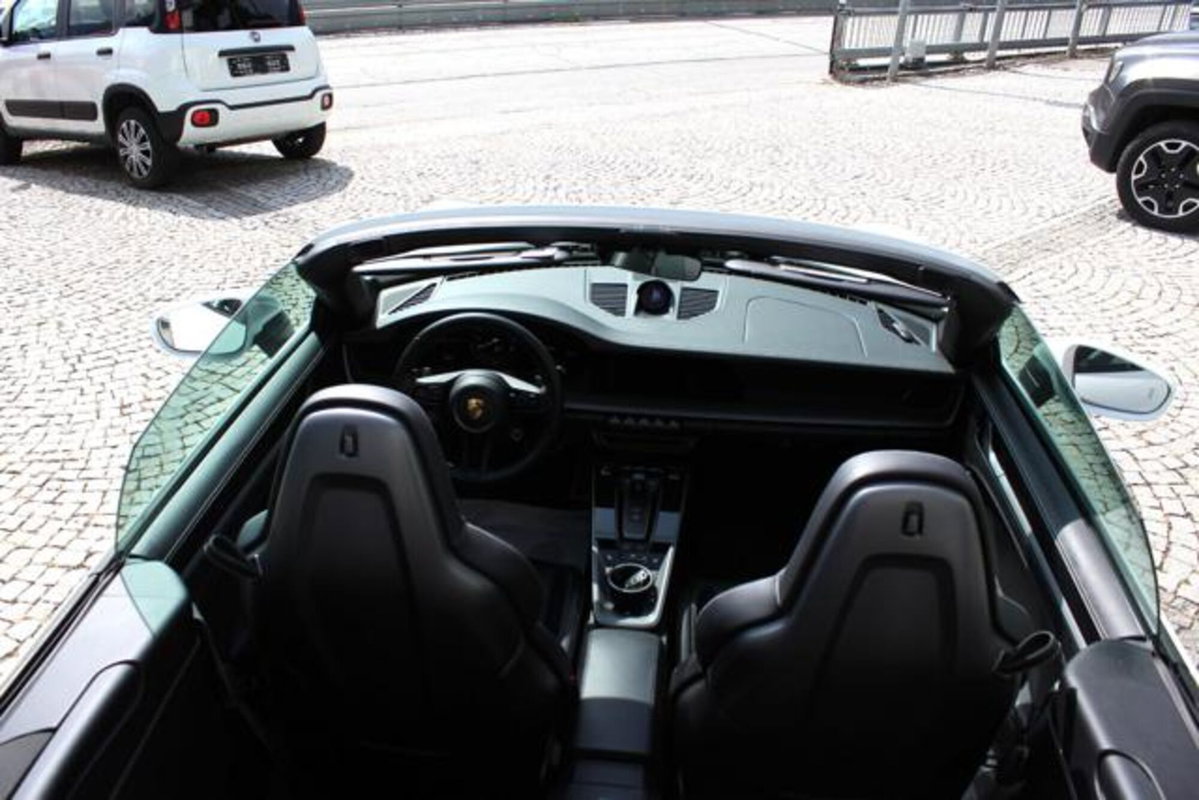 Porsche 911 Cabrio Cabrio 3.0 Carrera 4 auto (9)