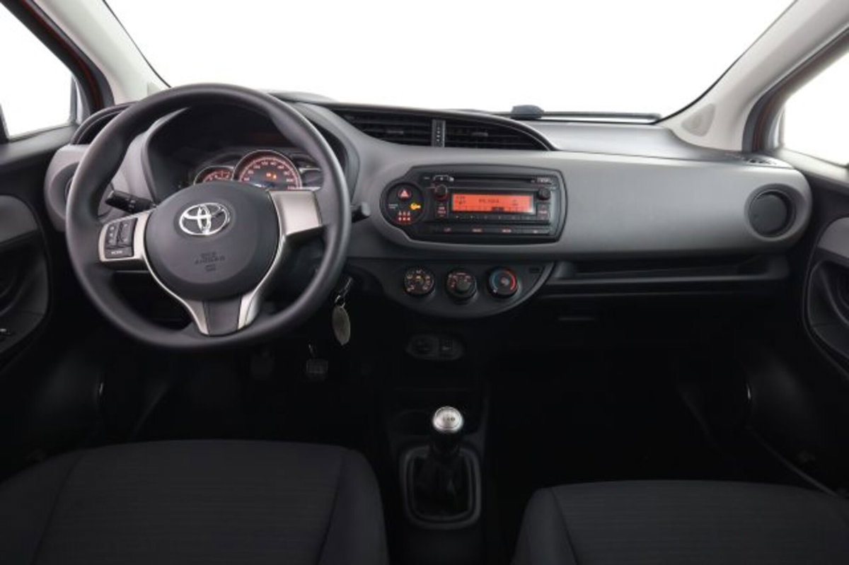 Toyota Yaris 1.0 5 porte Cool (3)