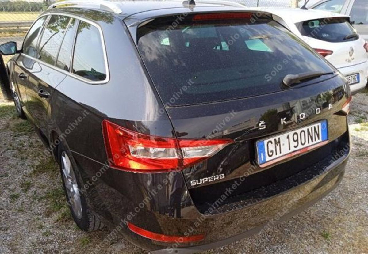 Skoda Superb Station Wagon 2.0 TDI EVO 150 CV SCR DSG Wagon Style (3)