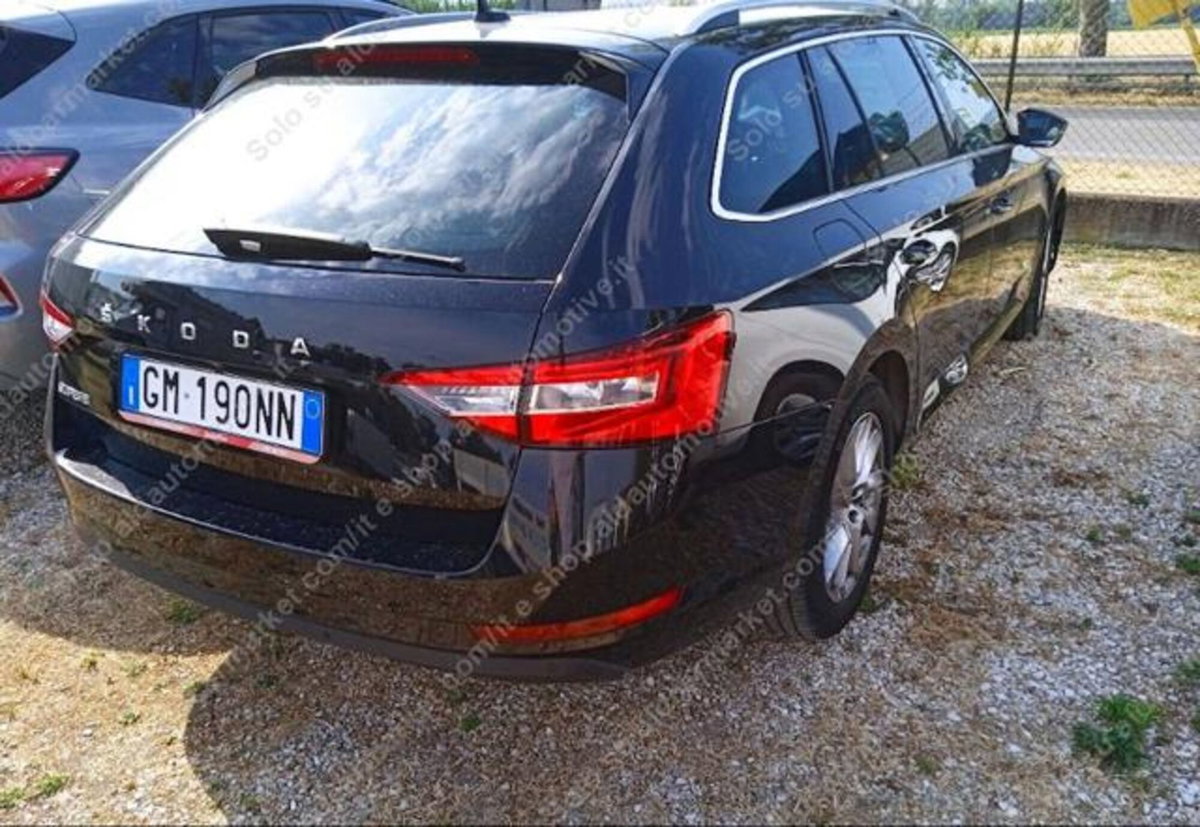 Skoda Superb Station Wagon 2.0 TDI EVO 150 CV SCR DSG Wagon Style (4)