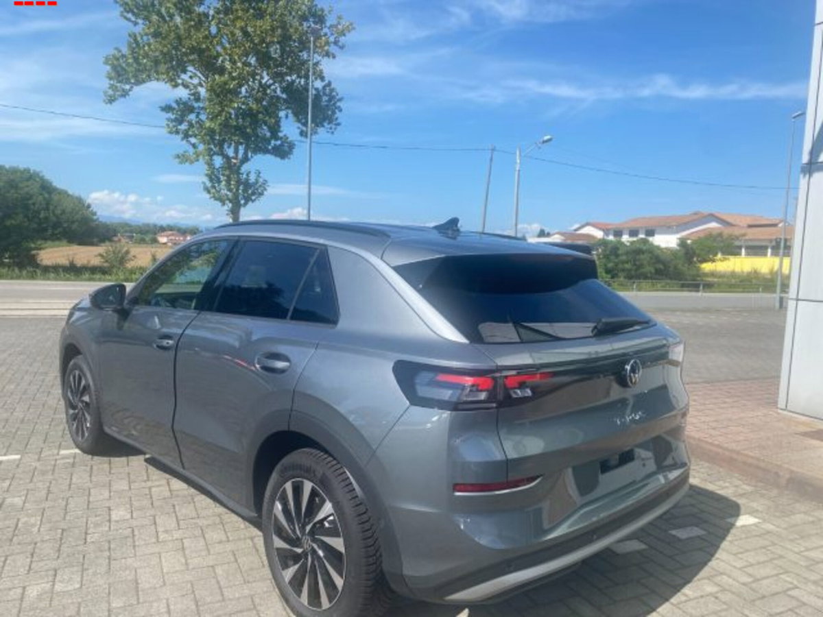 Volkswagen T-Roc 1.5 etsi Life 115cv dsg (19)