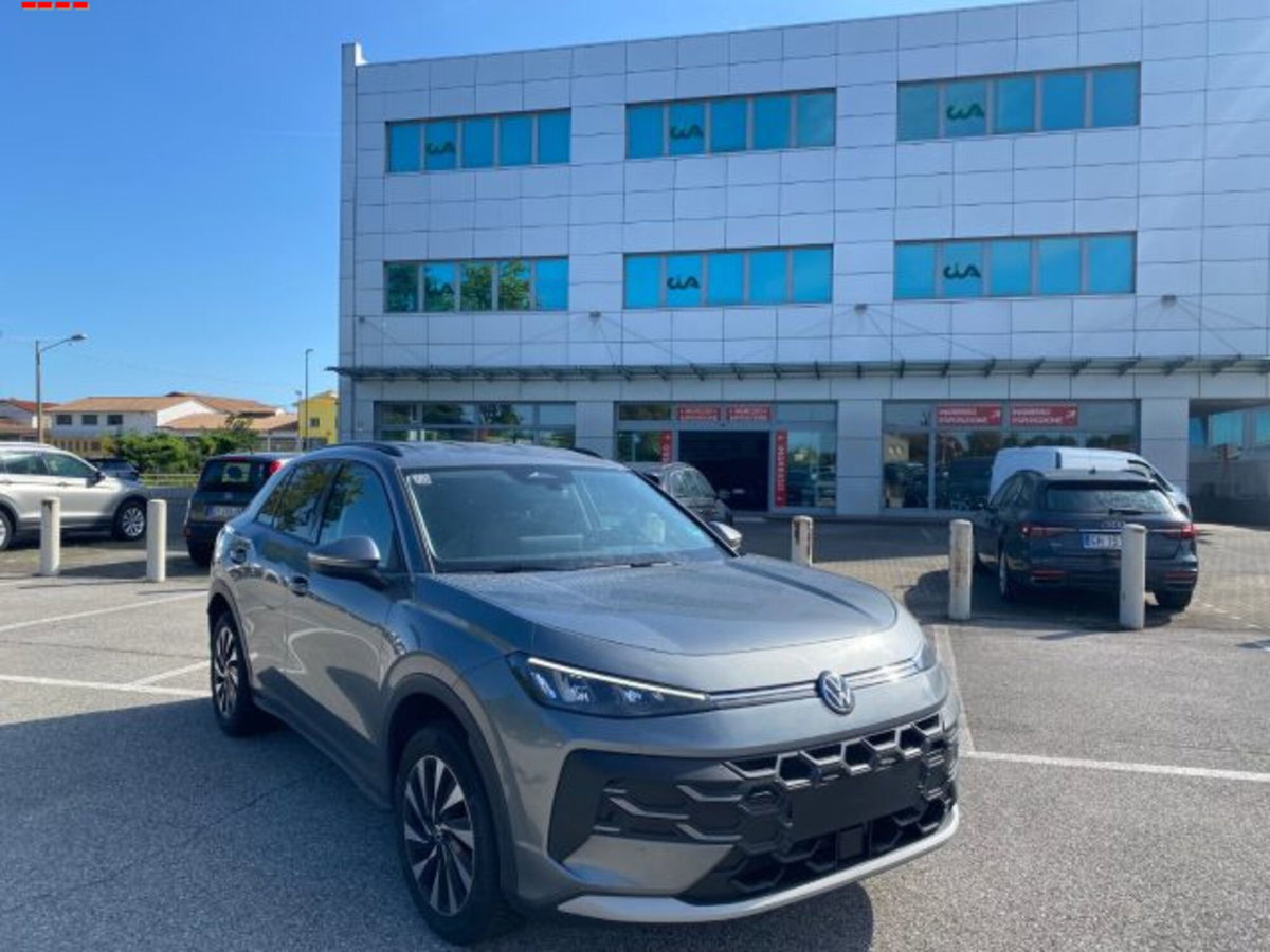 Volkswagen T-Roc 1.5 etsi Life 115cv dsg (4)
