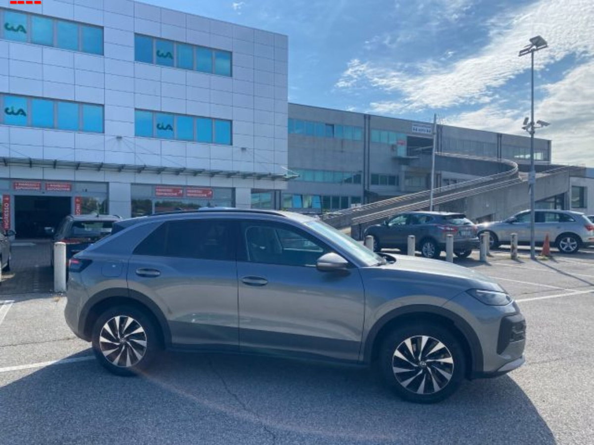 Volkswagen T-Roc 1.5 etsi Life 115cv dsg (5)