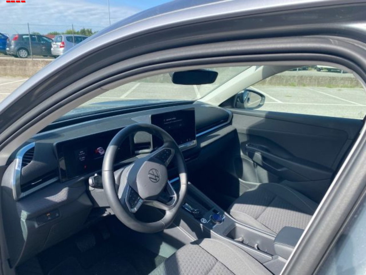 Volkswagen T-Roc 1.5 etsi Life 115cv dsg (9)