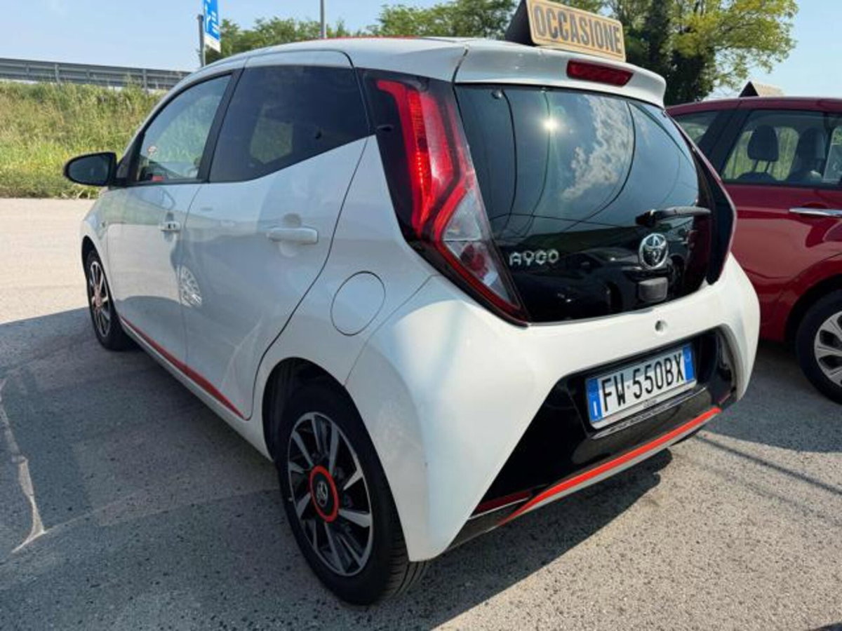 Toyota Aygo 1.0 VVT-i 72 CV 5 porte x-wave orange (4)