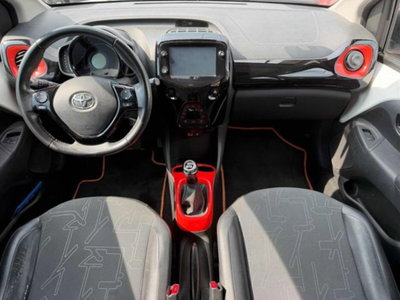 Toyota Aygo 1.0 VVT-i 72 CV 5 porte x-wave orange (8)