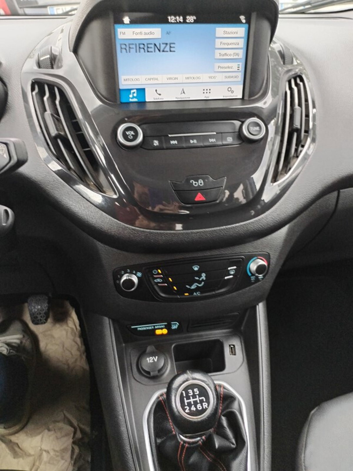 Ford Tourneo Courier 1.5 TDCI 75 CV Sport (17)