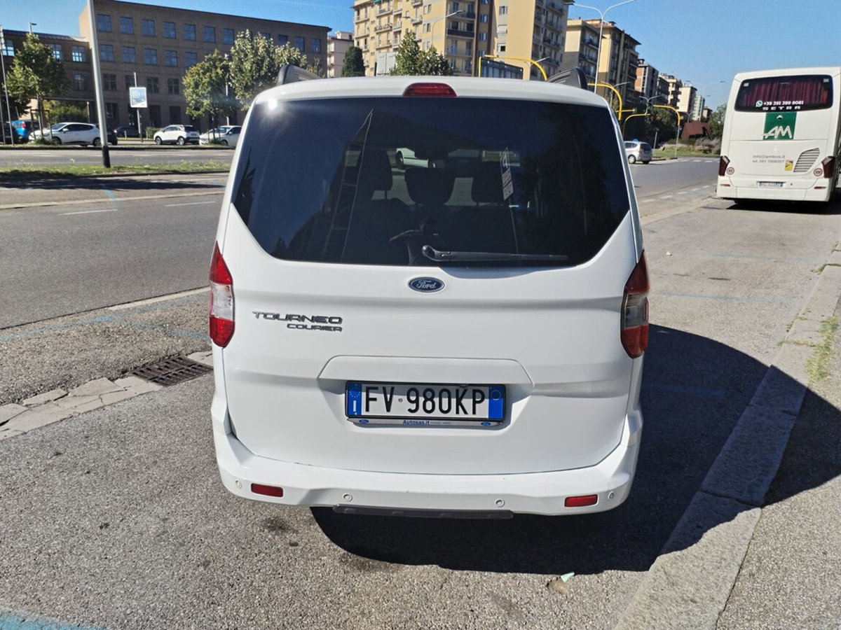 Ford Tourneo Courier 1.5 TDCI 75 CV Sport (3)