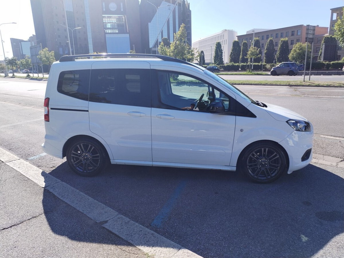 Ford Tourneo Courier 1.5 TDCI 75 CV Sport (4)