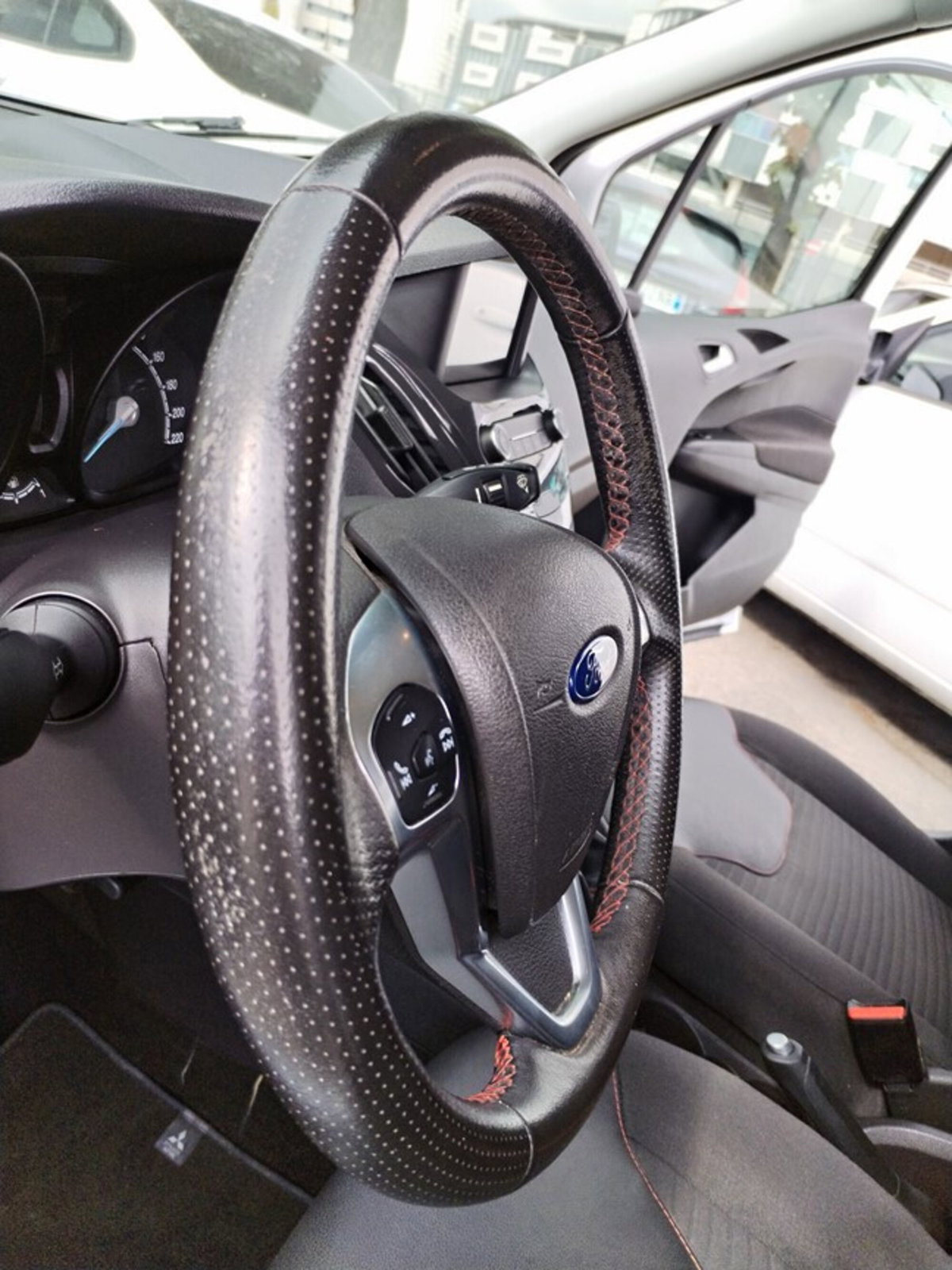 Ford Tourneo Courier 1.5 TDCI 75 CV Sport (9)