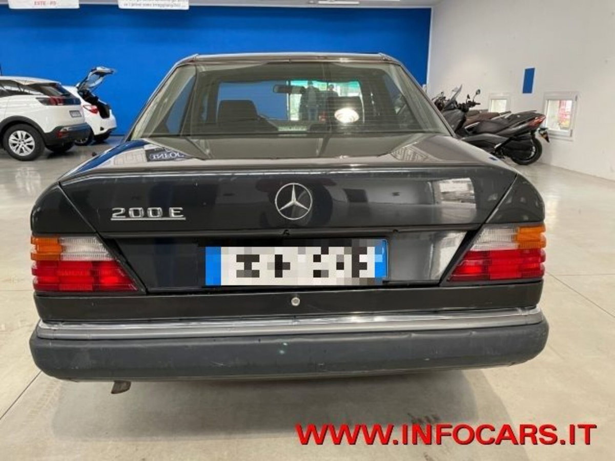 Mercedes-Benz 200 200 E cat (11)