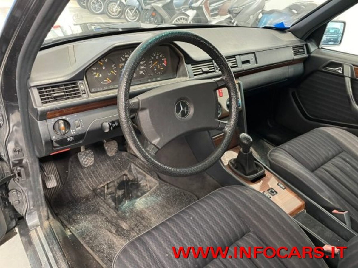 Mercedes-Benz 200 200 E cat (13)