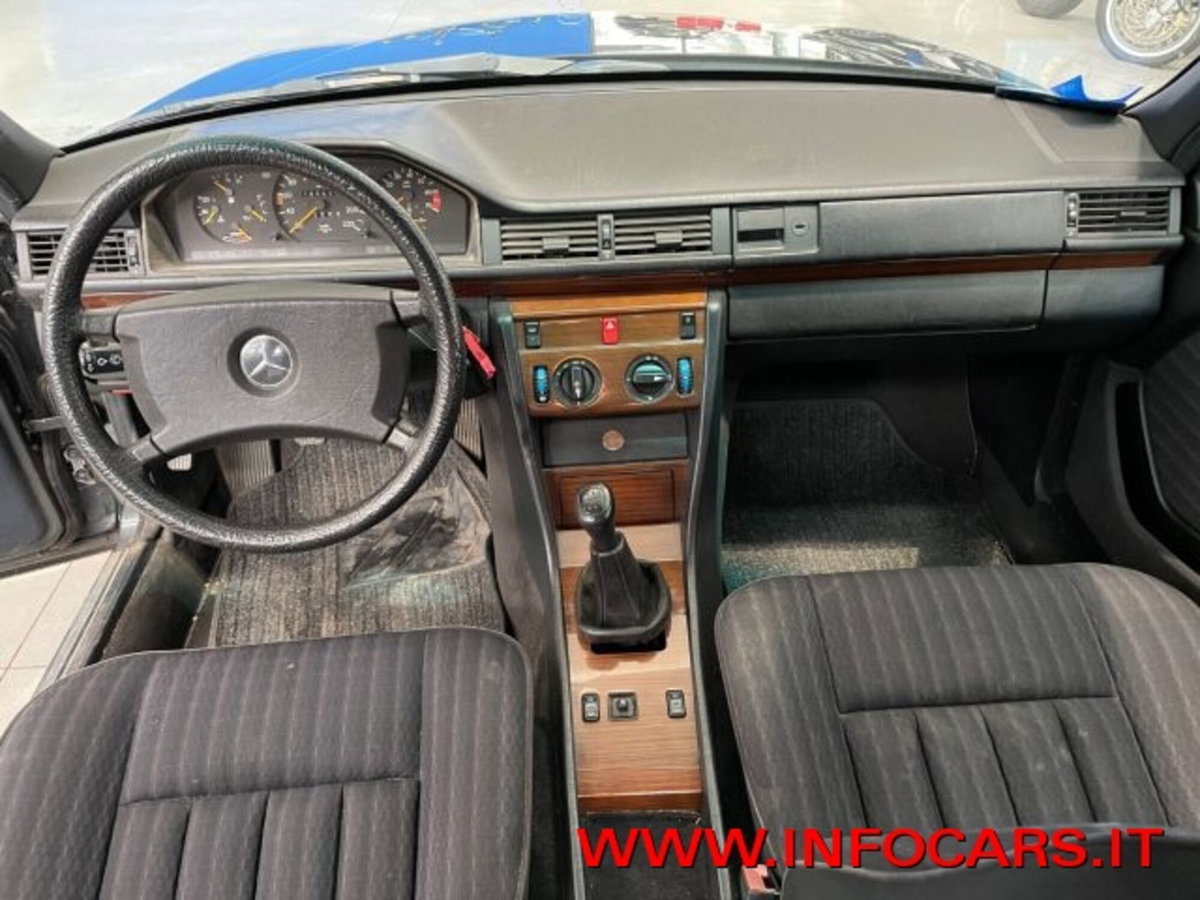 Mercedes-Benz 200 200 E cat (15)