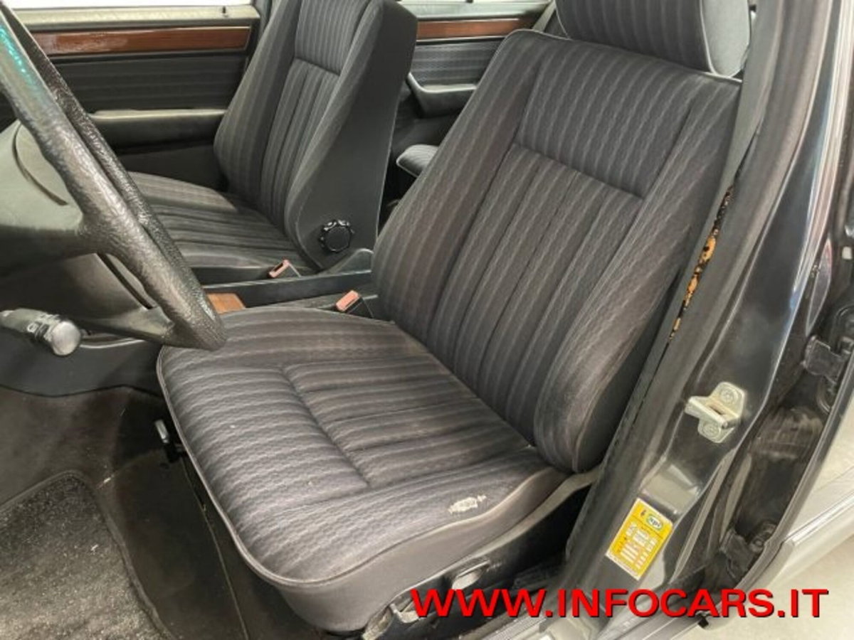 Mercedes-Benz 200 200 E cat (5)
