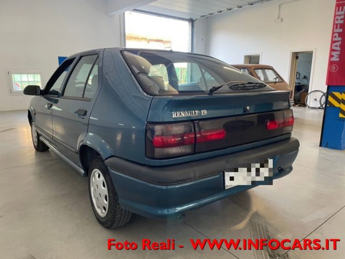Renault 19 1.4i cat 5 porte RT (4)