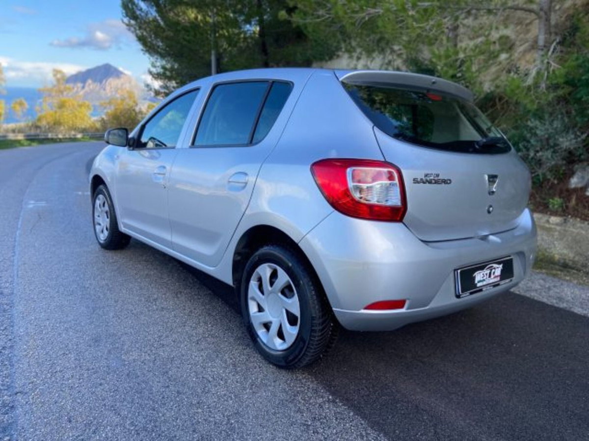 Dacia Sandero 1.5 dCi 8V 75CV Lauréate (6)