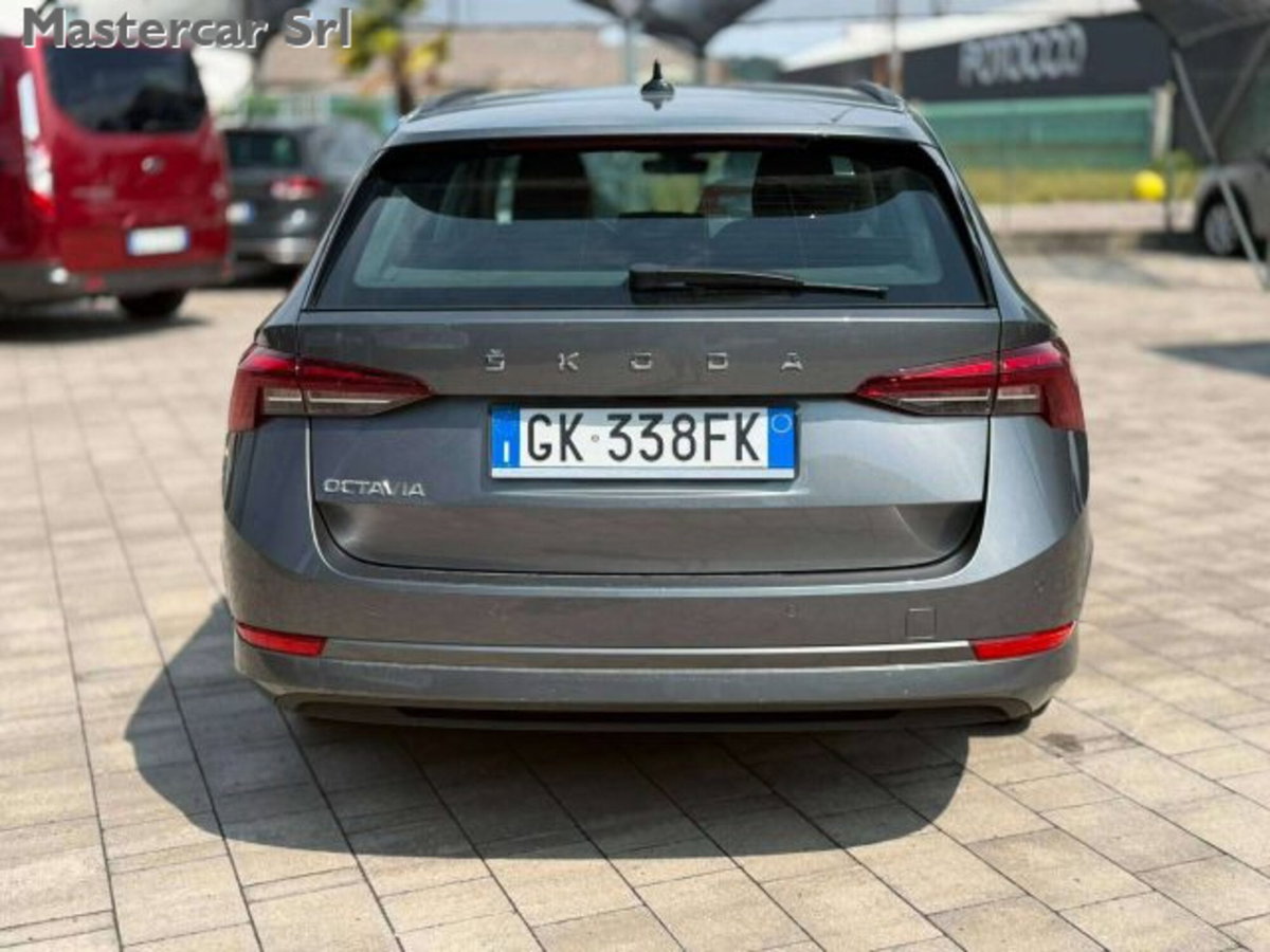 Skoda Octavia Station Wagon 2.0 TDI EVO SCR DSG Wagon Executive (3)