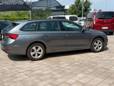 Skoda Octavia Station Wagon 2.0 TDI EVO SCR DSG Wagon Executive (5)