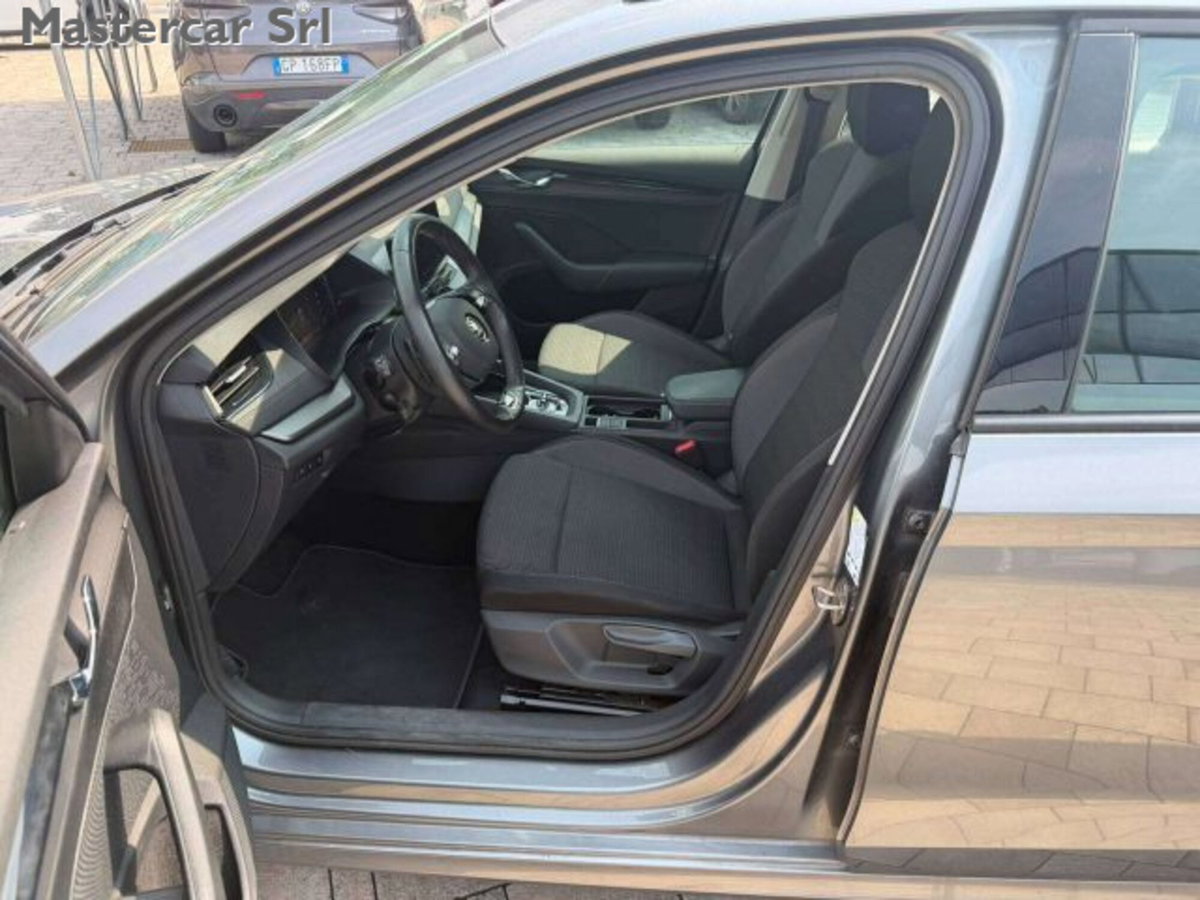 Skoda Octavia Station Wagon 2.0 TDI EVO SCR DSG Wagon Executive (8)
