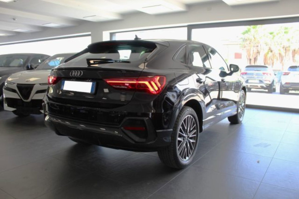 Audi Q3 Sportback 2.0 tdi Business 150cv s-tronic (17)
