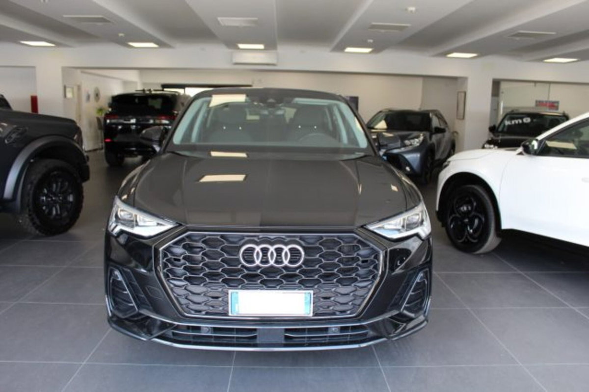 Audi Q3 Sportback 2.0 tdi Business 150cv s-tronic (3)