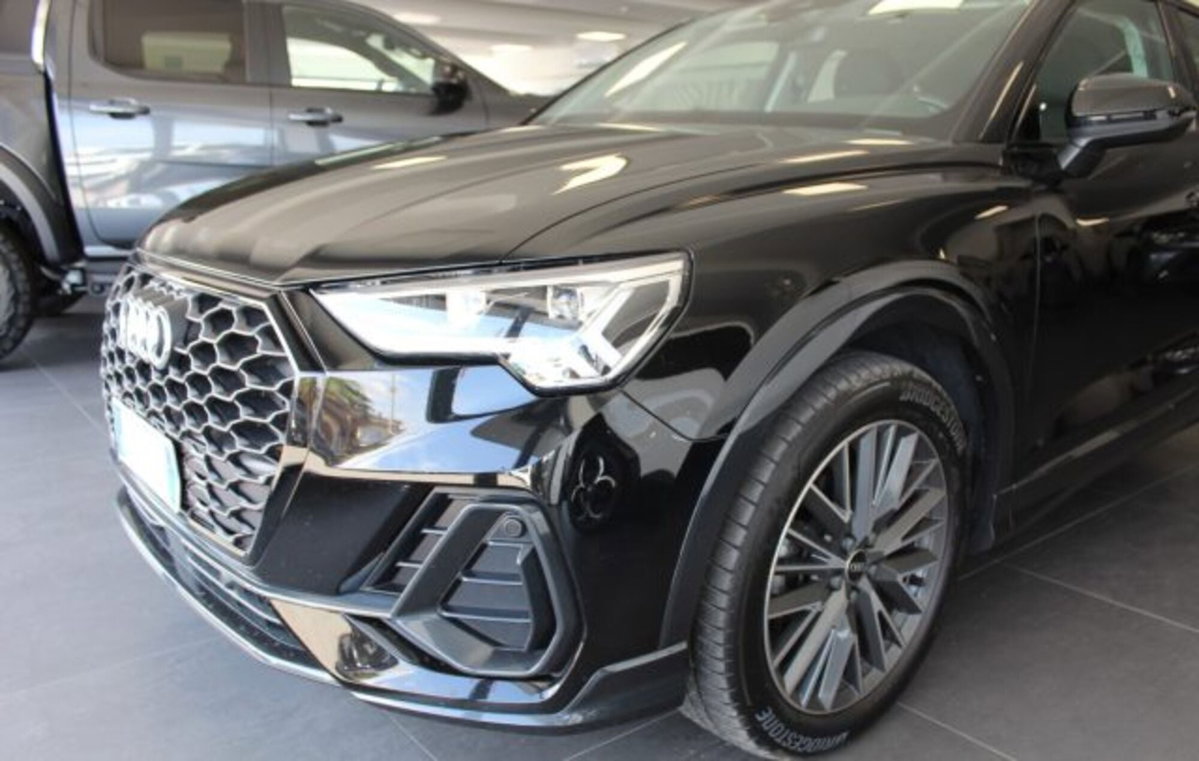 Audi Q3 Sportback 2.0 tdi Business 150cv s-tronic (4)