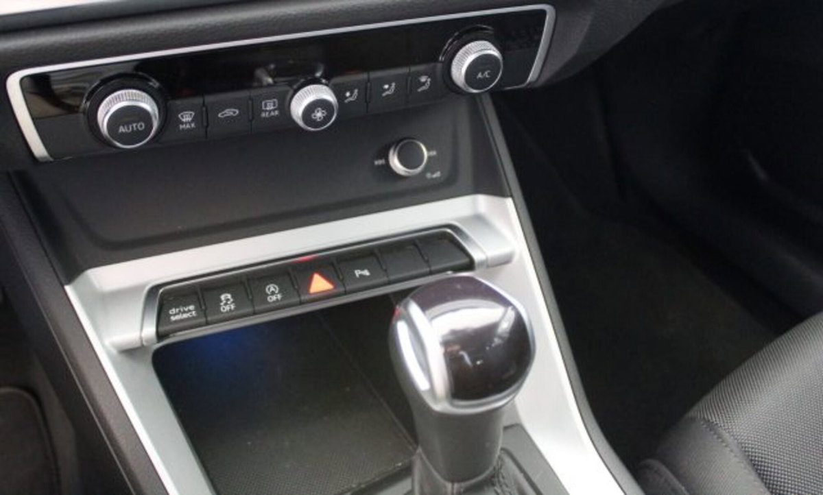Audi Q3 Sportback 2.0 tdi Business 150cv s-tronic (7)