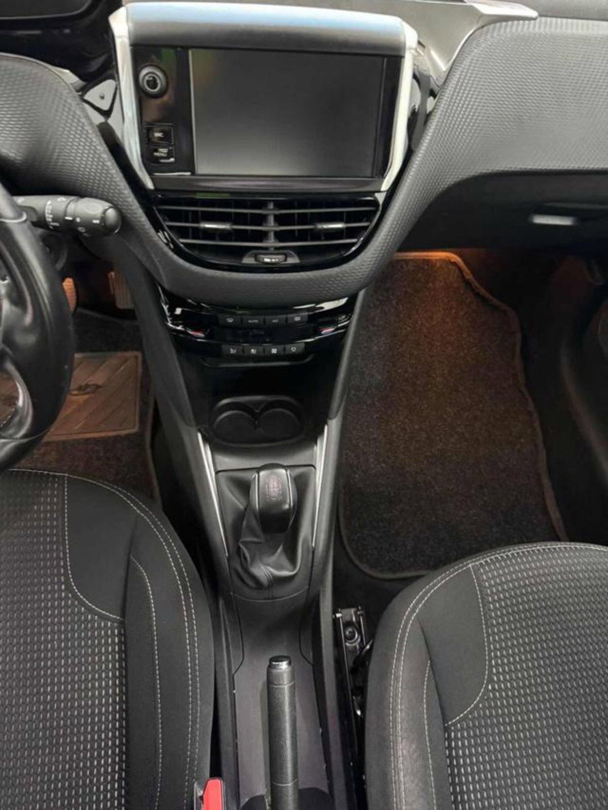 Peugeot 208 1.2 puretech Active s&s 100cv (6)