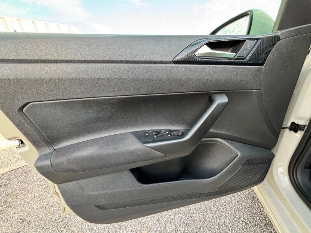Volkswagen Polo 1.0 tsi Life 95cv (17)