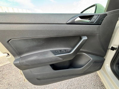 Volkswagen Polo 1.0 tsi Life 95cv (17)