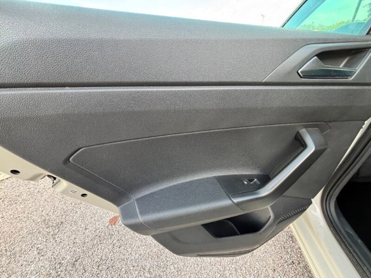 Volkswagen Polo 1.0 tsi Life 95cv (18)