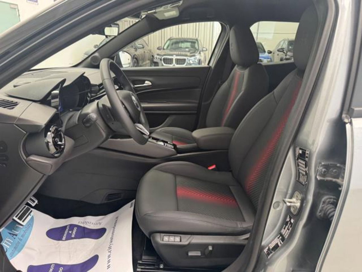 Alfa Romeo Junior 1.2 ibrida Speciale 145cv edct6 (7)