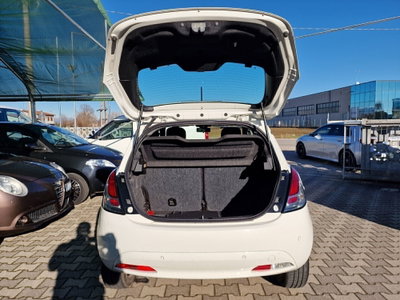 Lancia Ypsilon 1.2 69 CV 5 porte Gold (10)