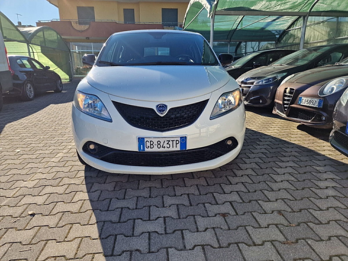 Lancia Ypsilon 1.2 69 CV 5 porte Gold (3)