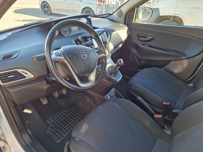 Lancia Ypsilon 1.2 69 CV 5 porte Gold (7)