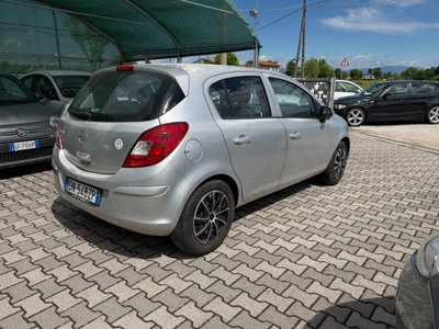 Opel Corsa 1.2 5 porte Club (2)