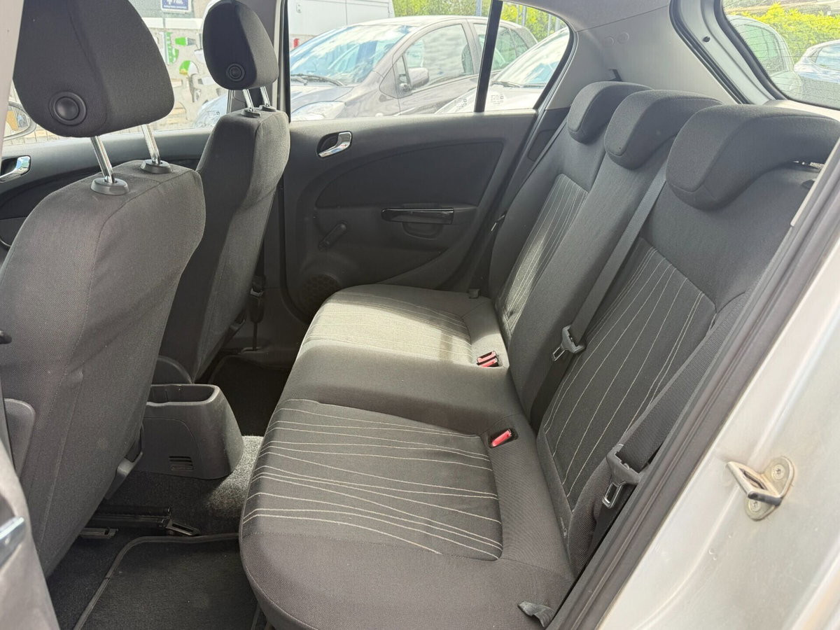 Opel Corsa 1.2 5 porte Club (6)