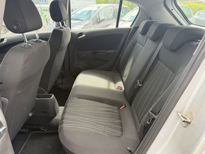 Opel Corsa 1.2 5 porte Club (6)