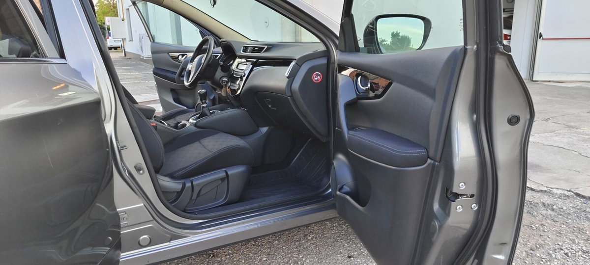Nissan Qashqai 1.6 dCi 4WD Black Edition (11)