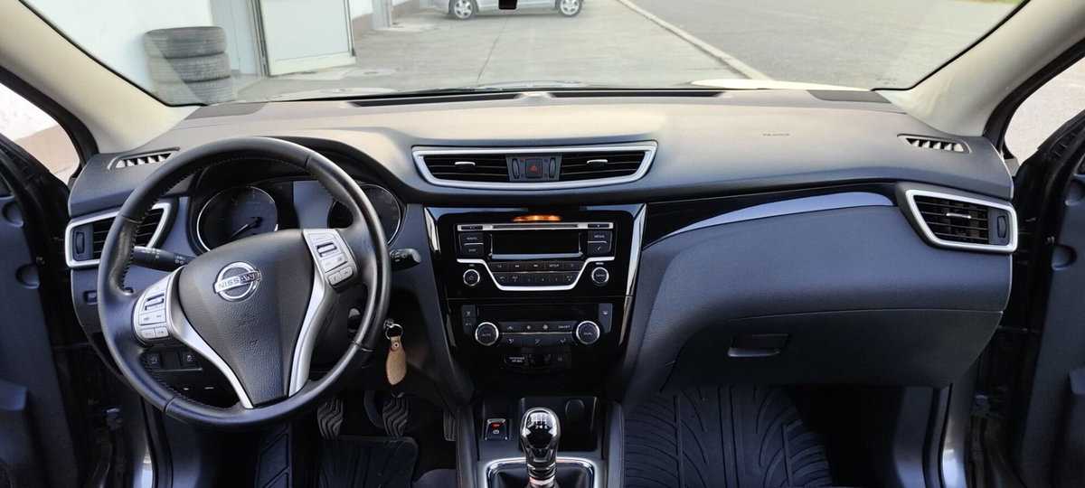 Nissan Qashqai 1.6 dCi 4WD Black Edition (12)