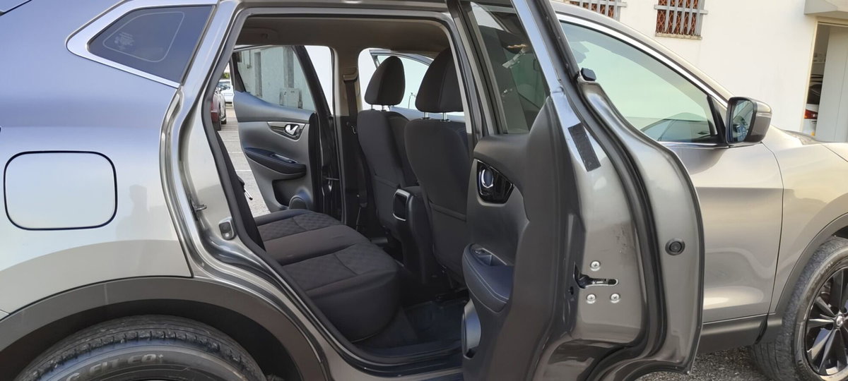Nissan Qashqai 1.6 dCi 4WD Black Edition (15)
