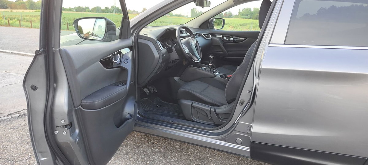 Nissan Qashqai 1.6 dCi 4WD Black Edition (17)