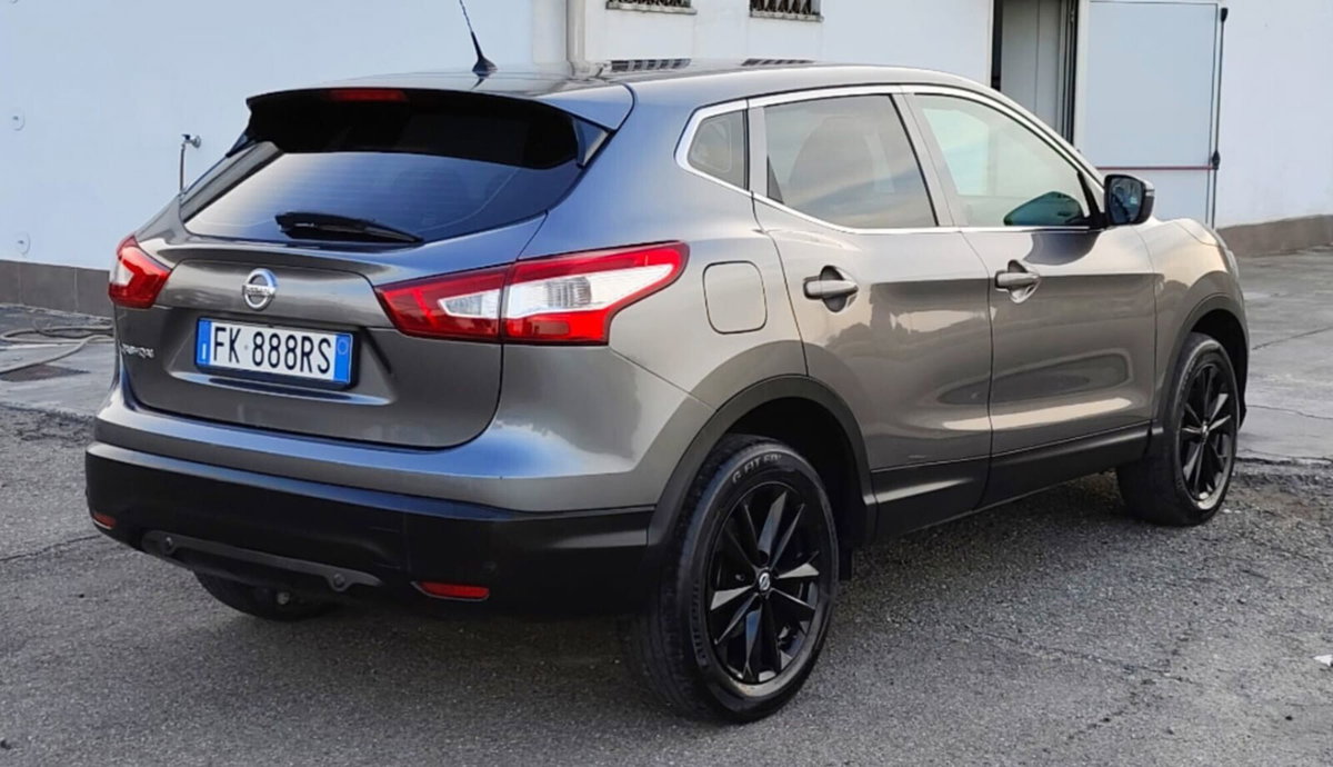 Nissan Qashqai 1.6 dCi 4WD Black Edition (19)