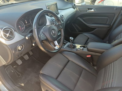 Mercedes-Benz Classe B 180 d Premium (10)