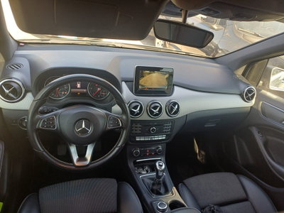 Mercedes-Benz Classe B 180 d Premium (12)