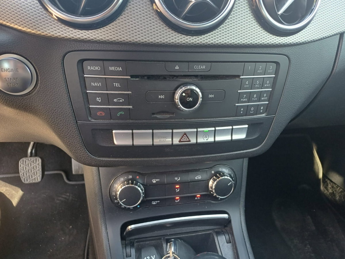 Mercedes-Benz Classe B 180 d Premium (18)