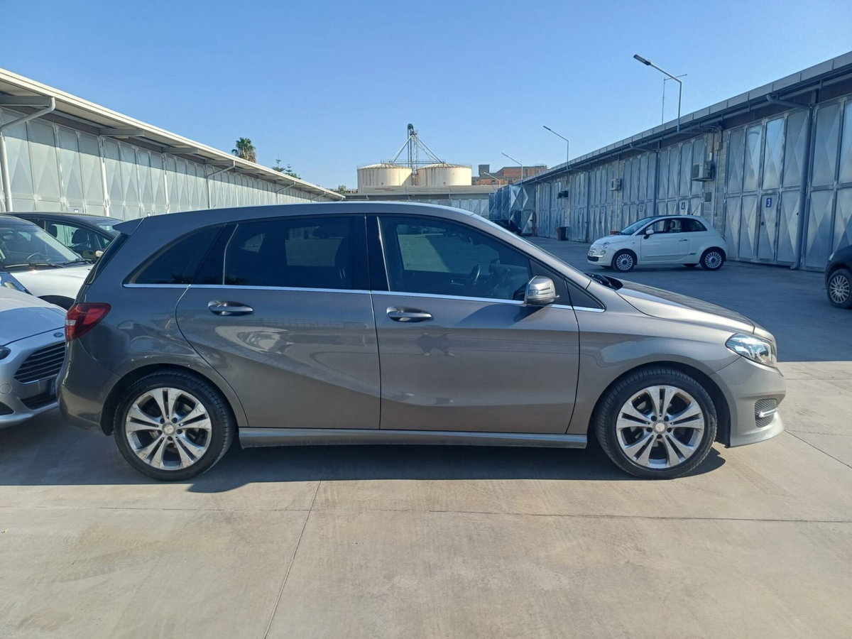 Mercedes-Benz Classe B 180 d Premium (4)