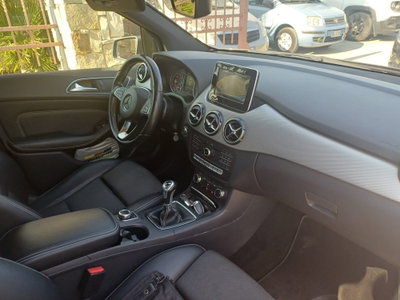 Mercedes-Benz Classe B 180 d Premium (9)