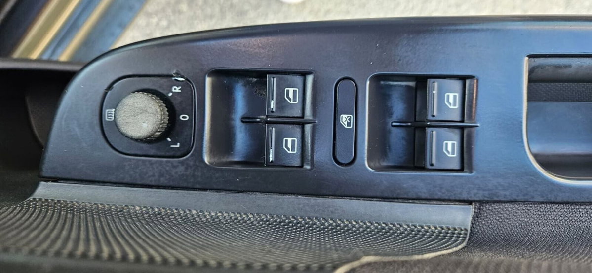 Volkswagen Golf 2.0 16V TDI 3p. Comfortline (9)