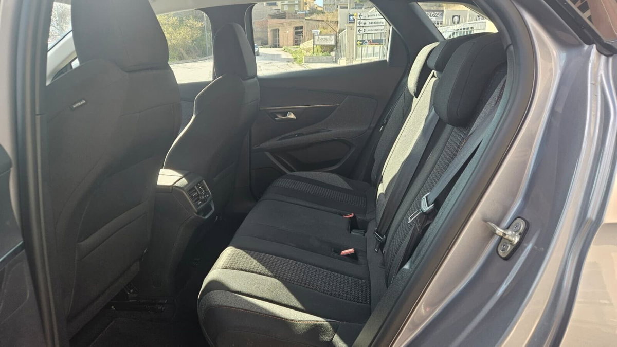 Peugeot 3008 BlueHDi 130 S&S Allure (6)